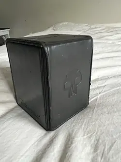 Magic: The Gathering Alcove Flip Box - Swamp - UltraPro Commander Deck Box - Image 2