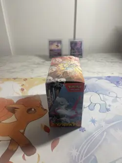 Pokemon TCG Scarlet and Violet Surging Sparks Booster box 36 packs small tear - Image 4