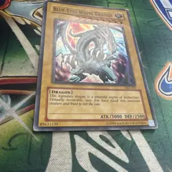 Yugioh! Blue-Eyes White Dragon SKE-001 Super Rare Unlimited HP - Image 3