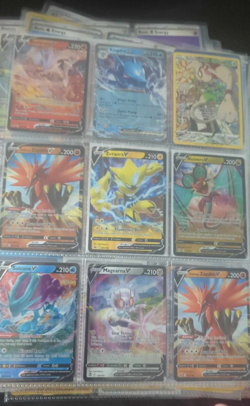 Lot of 1,000 Pokemon Cards Modern Holos/Reverse Holos Rares Uncomm/Comm & more - Image 4
