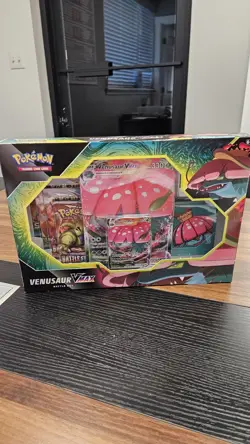 Pokemon Venusaur VMAX Battle Box - Image 1