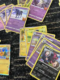 LOT OF OVER 200 POKEMON CARDS - Image 5