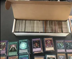 1000 YUGIOH CARDS INSTANT COLLECTION HUGE LOT W/ 100 HOLO FOILS & RARES! - Image 1