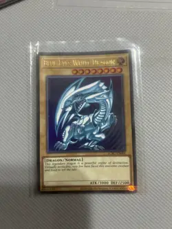 blue eyes white dragon yu-gi-oh card, near mint, sleeved - Image 1