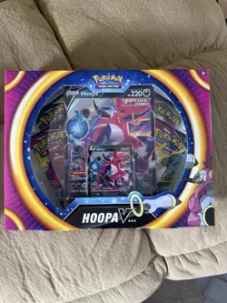 Pokemon TCG HOOPA V Box Evolving Skies Fusion Strike - Image 1