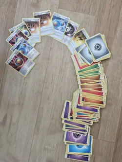 1100+ POKEMON CARDS 900+ CHARACTER 100+ TRAINER 100+ ENERGY HOLOS FOILS! L19 - Image 4