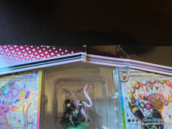 Pokemon TCG Prismatic Evolutions Figure Collection - Damaged Box - Image 3