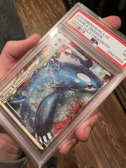 SWIRL PSA 7 2010 Pokemon HGSS Undaunted Kyogre & Groudon Legend Top 87/90 Holo - Image 3
