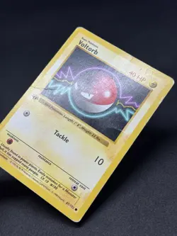 Pokemon Voltorb 067/102 Base Set Shadowless First Edition - Image 2