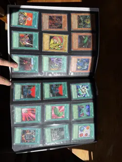 Vintage Yugioh Cards binder Lot BLUE EYES - Image 2