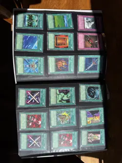 Vintage Yugioh Cards binder Lot BLUE EYES - Image 5