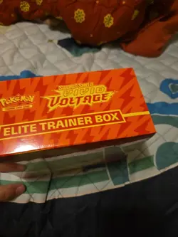 Pokemon TCG Sword & Shield VIVID VOLTAGE Elite Trainer Box ETB NEW Sealed - Image 2