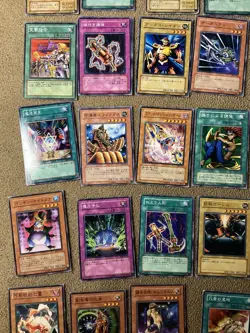 VINTAGE JAPANESE YU-GI-OH! CARDS LOT OF 60 CARDS- (6 HOLO) LIGHT- MOD. PLAYED - Image 5