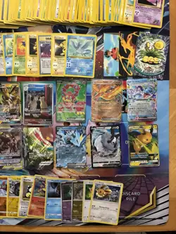 Vintage Pokemon Card Lot Holo Etc MP-Damaged Jolteon Umbreon Flareon Fire 1025+ - Image 2
