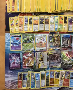 Vintage Pokemon Card Lot Holo Etc MP-Damaged Jolteon Umbreon Flareon Fire 1025+ - Image 3