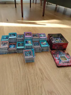 2100-2200 Yu-Gi-Oh collectable cards lot - Image 1