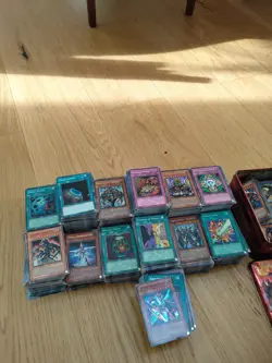 2100-2200 Yu-Gi-Oh collectable cards lot - Image 2