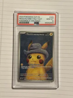 2023 POKEMON SVP EN-SV BLACK STAR PROMO #085 PIKACHU GREY FELT HAT PSA 10. - Image 1