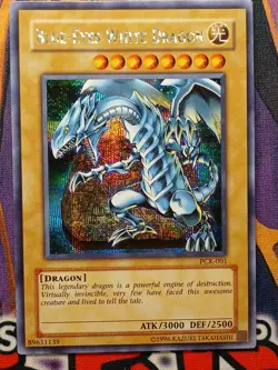 Blue-Eyes White Dragon - PCK-001 - Prismatic Secret Rare - EX/LP - Yugioh - Image 1