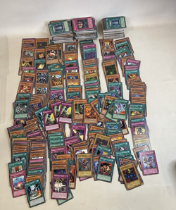 Yu Gi Oh Commons card Lot of 1100 cards All Pre 2004 and English - Image 1