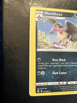 Pokemon TCG Mandibuzz 173/264 Fusion Strike Factory Error Miscut NM - Image 2