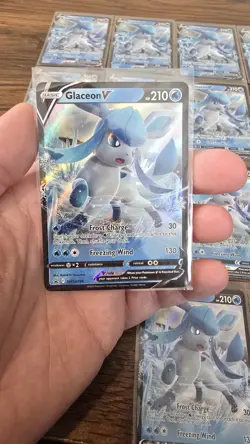 (15) Glaceon V SWSH196 SWSH: Sword & Shield Promo Cards - English Full Art NM - Image 2
