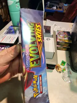 Sealed 3 Pack Evolving Skies Hanger Box Pokemon TCG Sword & Shield booster - Image 2