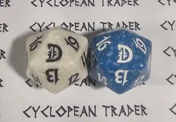 Life Counter ~ DECKMASTER ~ Blue & White {2} Spindown Dice D20 Magic from 2001 - Image 1