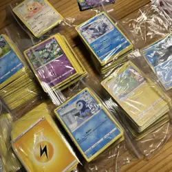 Pokemon Bulk Cards - Lot Of 900+ Pokemon TCG Bulk Lot Card Collection NM Energy - Image 1