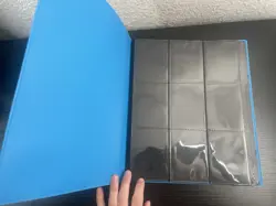 Vault X 9-Pocket Strap Binder Blue 20 Pages 360 Cards Side Loading - Used - Image 4