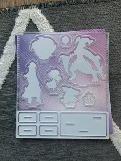 Pokemon - Cynthia's Garchomp Premium Collection: Sticker, Backdrop and Stand - Image 3