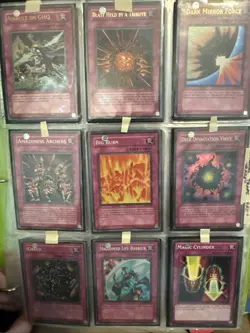 Yu-Gi-Oh Trap Card Lot - 450 Cards - All Organized Alphabetically - Image 1