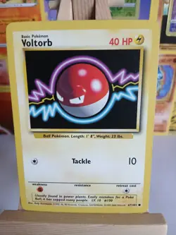 Pokemon TCG Voltorb Base Set 67/102 Unlimited Common 4th Print 1999-2000 - Image 2