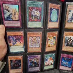 YuGiOh Cards Bundle joblot collectiom im folder - Image 3