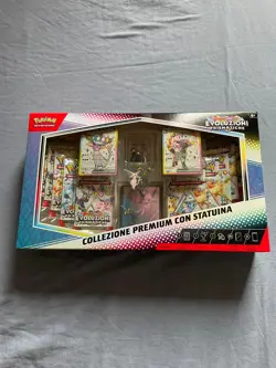 Pokemon Collezione Premium con Statuina Evoluzioni Prismatiche ITA - SEALED - Image 3