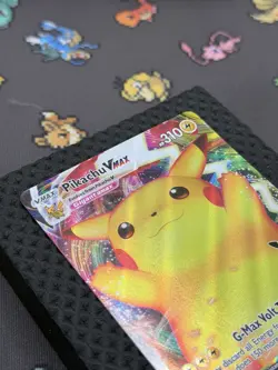 Pikachu VMAX swsh062 Full Art Black Star Promo Pokemon Celebrations - Image 4