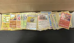 2021 Pokemon Evolving Skies Bulk Lot 900+ Holos, Reverse, Rare, Common And Unc - Image 1