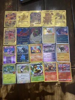 2022 Through 2024 Pokemon Gold Foil 20 Card Lot Charizard Pikachu Mewtwo - Image 1