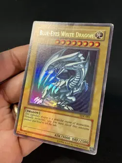 Yugioh Blue Eyes White Dragon SDK-001 Holo Bleed Misprint Heavily Played - Image 1