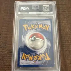 1999 POKEMON BASE SET UNLIMITED YELLOW CHEEKS #58 PIKACHU PSA 8 - Image 3
