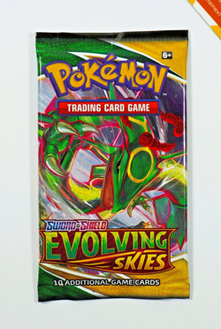 Pokemon Booster Pack Evolving Skies Sealed 2021 English Random Artwork Pack - Image 1