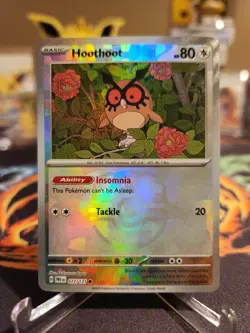 Pokemon TCG - Hoothoot (Master Ball Pattern) 077/131 - Sv: Prismatic Evolutions - Image 1