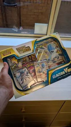 Pokemon - Glaceon VSTAR Special Collection Box | Sword & Shield - Evolving Skies - Image 3