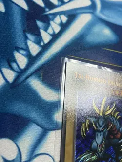 Yu-Gi-Oh LOB-000 Tri-Horned Dragon 1st Edition Glossy NM Foil LINE/FOIL Shift - Image 4