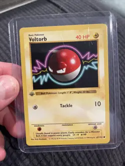 1st Edition Shadowless Voltorb Pokemon Card 67/102 Base Set Non Holo 1999 - Image 1
