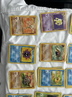 Pokemon Cards Lot Vintage 1999 OVER 100 Cards, All Authentic - Image 4