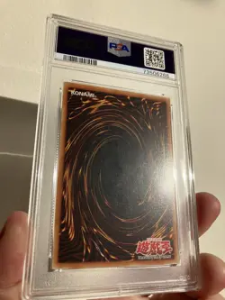 Yugioh 2002 Starter Deck Yugi Dark Magician SDY-006 Ultra Rare 1st Edition PSA 8 - Image 4