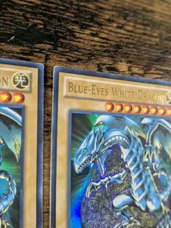 YU-GI-OH x3 BLUE EYES WHITE DRAGON ALT ART SDBE 1ST EDITION LP - Image 2