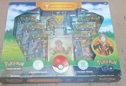 Pokemon TCG: GO Special Collection - Team Instinct ( Foil Promo Card, Deluxe - Image 1