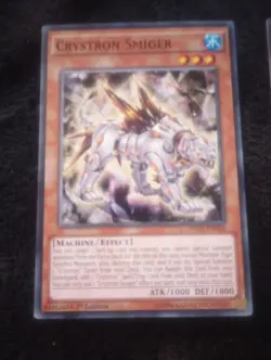 Crystron Smiger 1st Edition Common INOV - Image 1